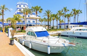 15 x 4.5 Mètre Poste d'amarrage Estepona Port de Plaisance