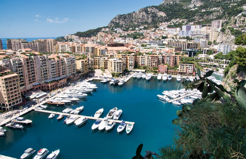 30 X 9 Mètre Poste d'amarrage Fontvielle Port de Plaisance Monaco A Vendre