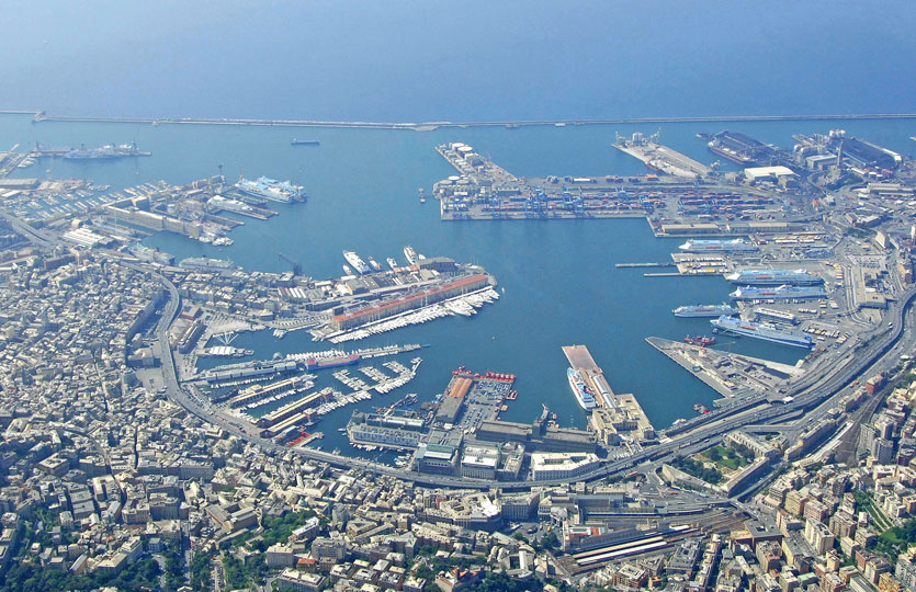 14 x 4.8 Mètre Poste d'amarrage Genova Port de Plaisance A Vendre