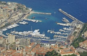 7 x 3 Mètre Poste d'amarrage Hercules Port de Plaisance Monaco A Vendre