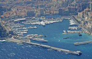 11 x 4 Mètre Poste d'amarrage Hercules Port de Plaisance Monaco A Vendre