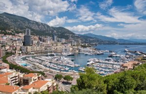 35 x 8 Mètre Poste d'amarrage Hercules Port de Plaisance Monaco A Vendre