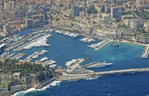 35 x 8 Mètre Poste d'amarrage Hercules Port de Plaisance Monaco A Vendre
