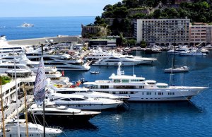 35 x 8 Mètre Poste d'amarrage Hercules Port de Plaisance Monaco A Vendre