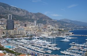 40 x 8 Mètre Poste d'amarrage Hercules Port de Plaisance Monaco A Vendre