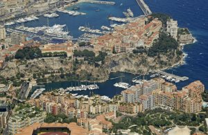 15 X 5 Mètre Poste d'amarrage Fontvielle Port de Plaisance Monaco A Vendre