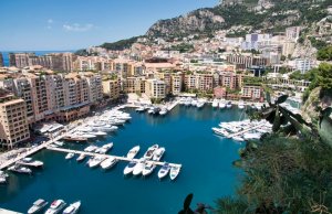 15 X 5 Mètre Poste d'amarrage Fontvielle Port de Plaisance Monaco A Vendre