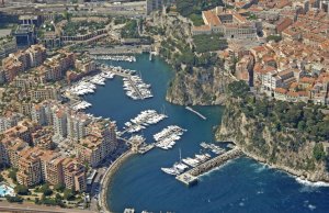 15 X 5 Mètre Poste d'amarrage Fontvielle Port de Plaisance Monaco A Vendre