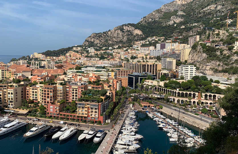 18 X 5 Mètre Poste d'amarrage Fontvielle Port de Plaisance Monaco A Vendre