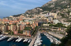 22 X 6.5 Mètre Poste d'amarrage Fontvielle Port de Plaisance Monaco A Vendre