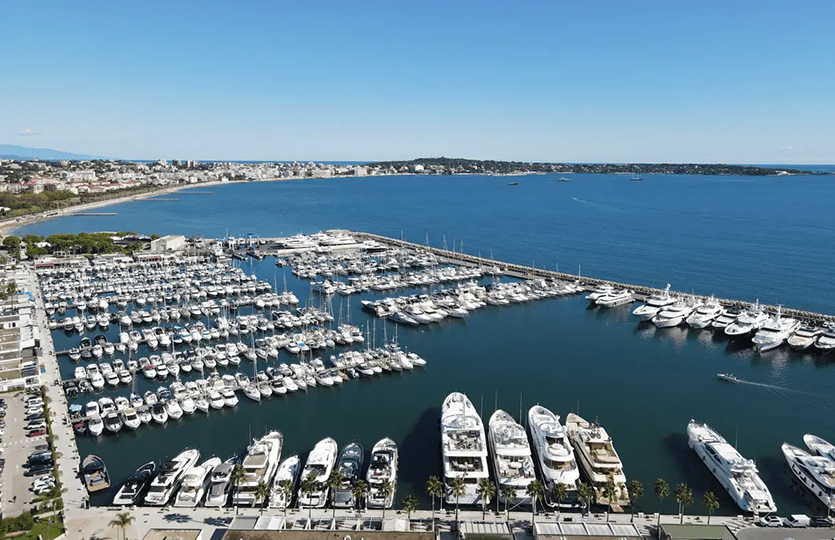 Bateaux de 30 à 35 mètres de long - Places d'amarrage/amarrage Camile Rayon Marina À louer
