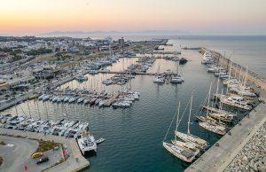 Bateaux de 70 à 80 mètres de long - Place d'amarrage/amarrage Rhodes Marina Grèce À louer
