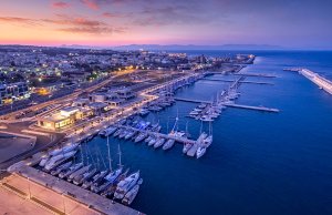 Bateaux de 70 à 80 mètres de long - Place d'amarrage/amarrage Rhodes Marina Grèce À louer